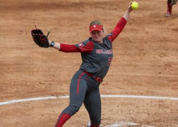UCLA vs. Oklahoma final score, results: Kelly Maxwell’s dominance propels Sooners to WCWS semifinals